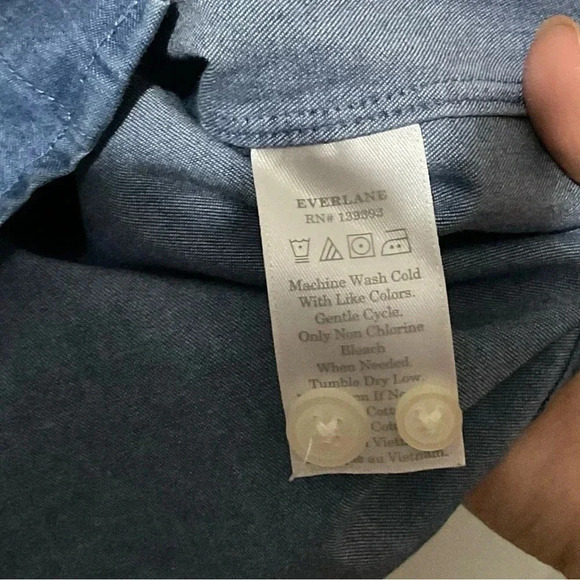Everlane Men's Casual Button Down Shirt - Navy - Picture 5 of 5